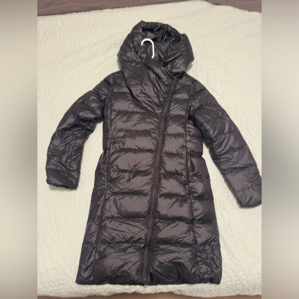 Nike XS puffer jacket with oversized hood and asymmetrical zip